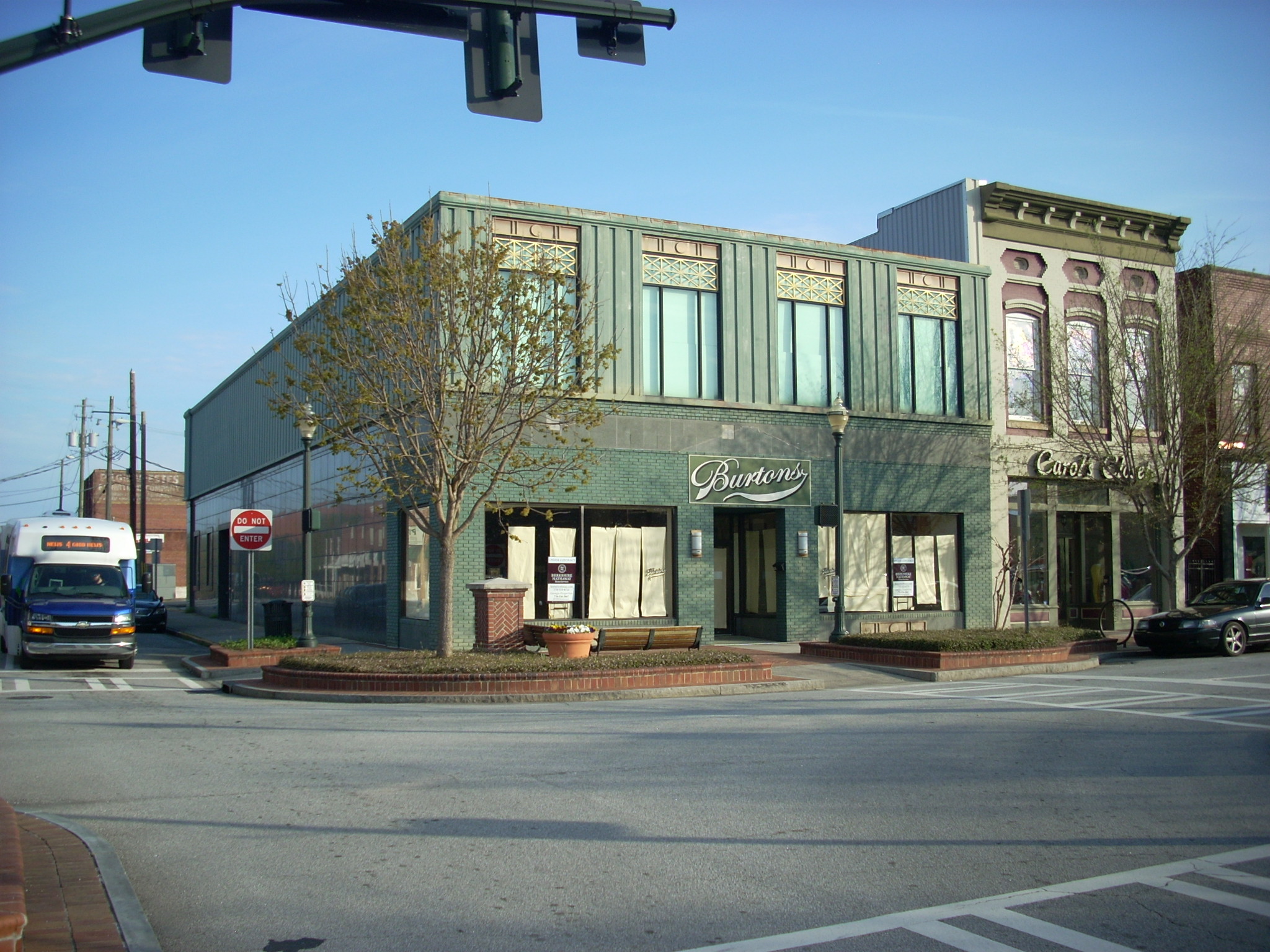 ***S O L D***118 Washington Street